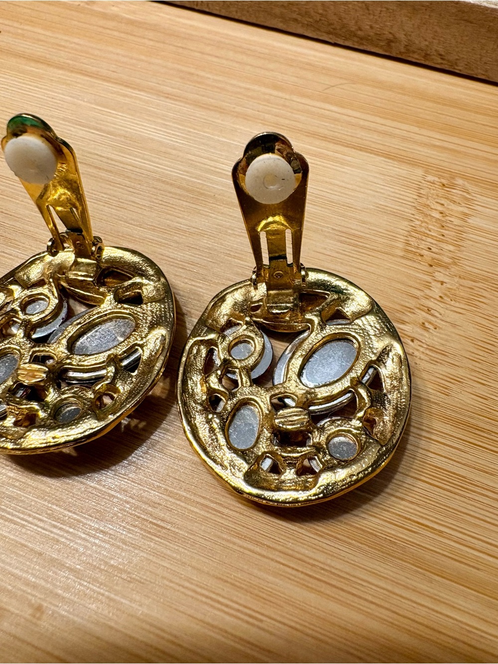 Gorgeous vintage multicolor rhinestone clip earrings - Picture 4 of 5